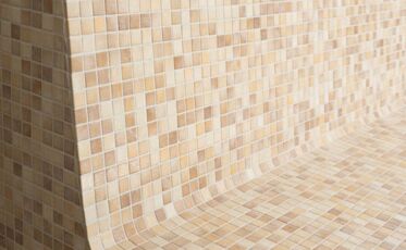 Sitzbank vom Fußbad im Wellnessbereich der Flakowski Residenz