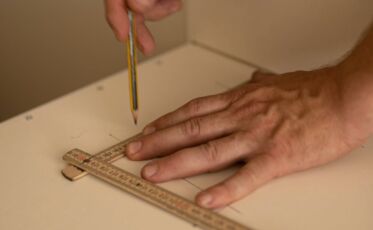 Messungen beim Küchenschrank in der Flakowski Residenz